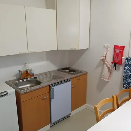 Апартаменты Vanhan Puukerrostalon 30m2 Asunto Minimi 2 Yoetae